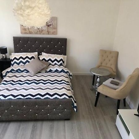 Beautiful Large Room In London Flat Kültér fotó