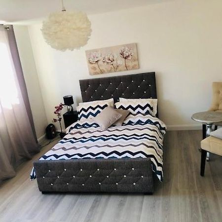 Beautiful Large Room In London Flat Kültér fotó