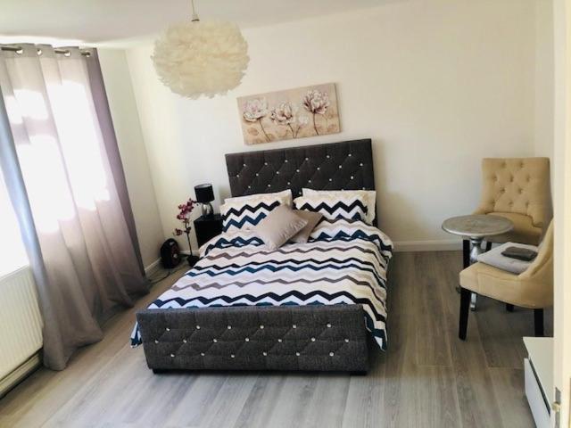 Beautiful Large Room In London Flat Kültér fotó