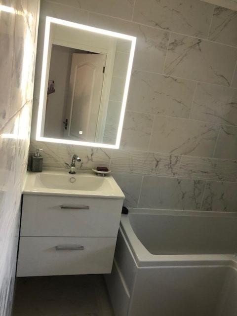 Beautiful Large Room In London Flat Kültér fotó